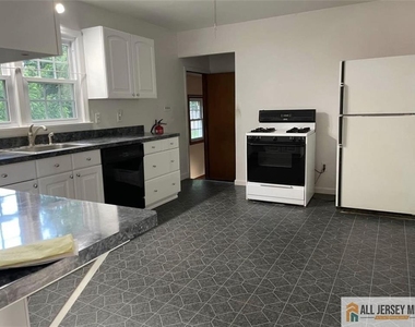 1601 W 7th Street - Photo Thumbnail 9