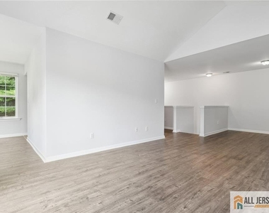 2602 Cypress Lane - Photo Thumbnail 6