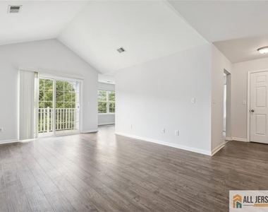 2602 Cypress Lane - Photo Thumbnail 5
