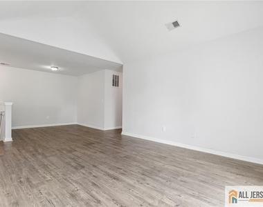 2602 Cypress Lane - Photo Thumbnail 7