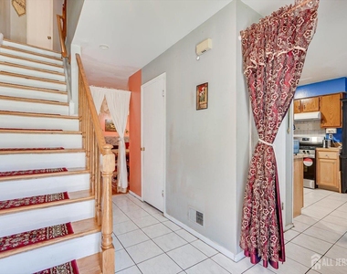 7 Buttonwood Drive - Photo Thumbnail 3