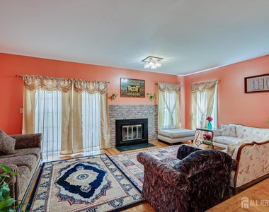 7 Buttonwood Drive - Photo Thumbnail 4