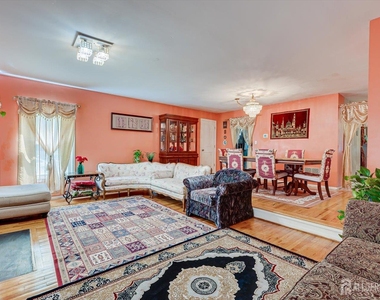 7 Buttonwood Drive - Photo Thumbnail 5