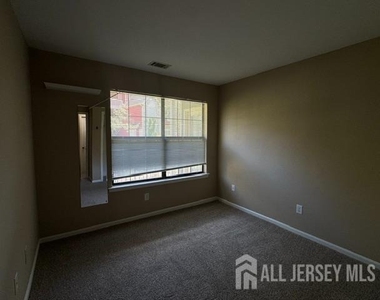 93 Longfield Court - Photo Thumbnail 3