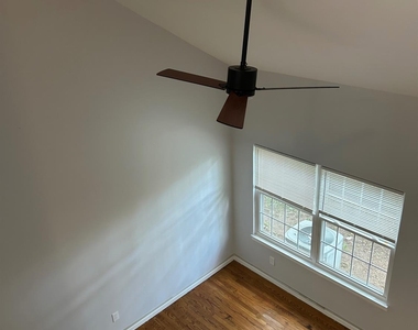 28 Renaissance Lane - Photo Thumbnail 4