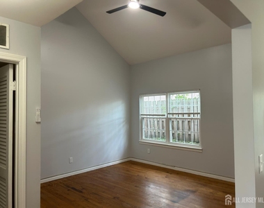 28 Renaissance Lane - Photo Thumbnail 5