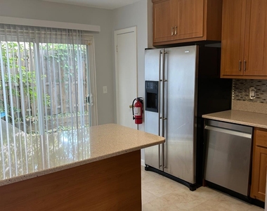 28 Renaissance Lane - Photo Thumbnail 2