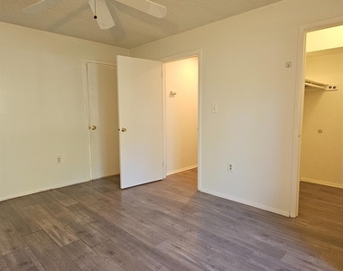 2307 Aspen Drive - Photo Thumbnail 11