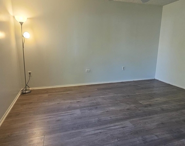 2307 Aspen Drive - Photo Thumbnail 12