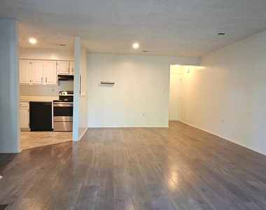 2307 Aspen Drive - Photo Thumbnail 2