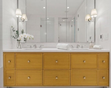 255 E 77th Street - Photo Thumbnail 4