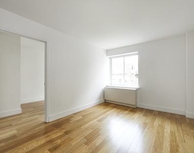 101 E 10th Street - Photo Thumbnail 3