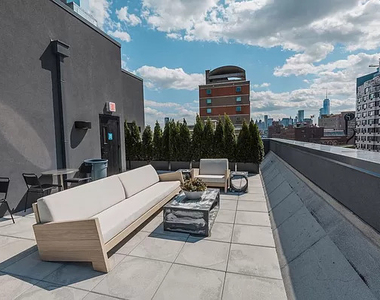 101 E 10th Street - Photo Thumbnail 6