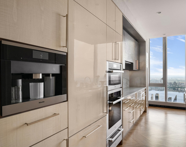217 W 57th Street - Photo Thumbnail 5