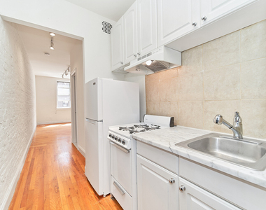 233 E 12th Street - Photo Thumbnail 2