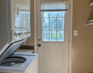 212 S George Street - Photo Thumbnail 5