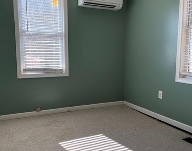 212 S George Street - Photo Thumbnail 6