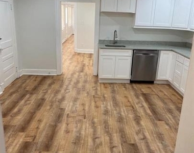 105 N Loudoun Street - Photo Thumbnail 4