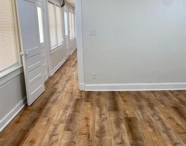 105 N Loudoun Street - Photo Thumbnail 11