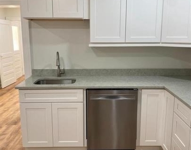 105 N Loudoun Street - Photo Thumbnail 8