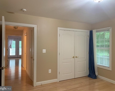 10701 Whispering Way - Photo Thumbnail 17