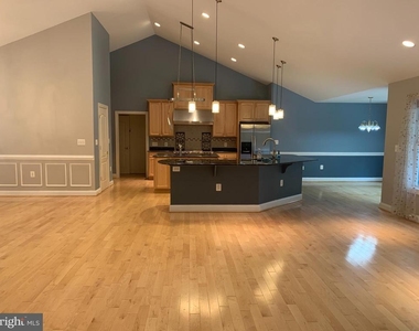 10701 Whispering Way - Photo Thumbnail 6