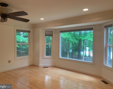 10701 Whispering Way - Photo Thumbnail 9