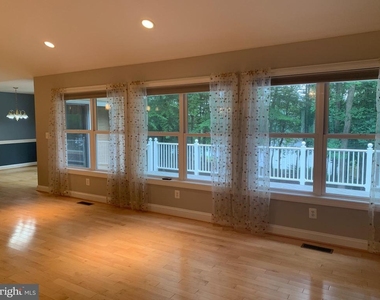 10701 Whispering Way - Photo Thumbnail 7