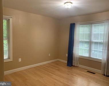 10701 Whispering Way - Photo Thumbnail 18
