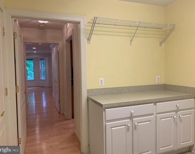 10701 Whispering Way - Photo Thumbnail 21