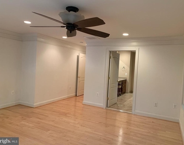 10701 Whispering Way - Photo Thumbnail 11