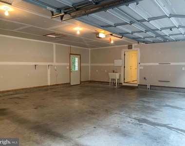 10701 Whispering Way - Photo Thumbnail 32