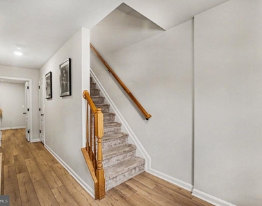 2525 Drake Lane - Photo Thumbnail 3