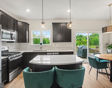 2525 Drake Lane - Photo Thumbnail 10