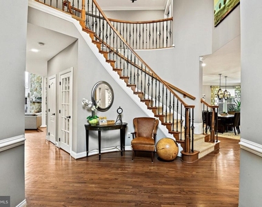 21922 Hyde Park Drive - Photo Thumbnail 5