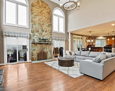 21922 Hyde Park Drive - Photo Thumbnail 11