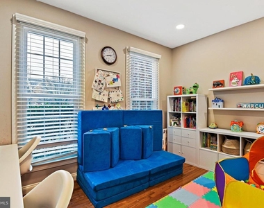 21922 Hyde Park Drive - Photo Thumbnail 9