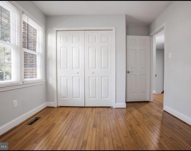9612 9612 Hillock Court - Photo Thumbnail 5