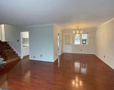 4807 Eaton Place - Photo Thumbnail 2