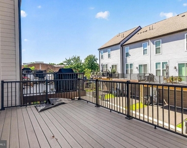 2421 Liberty Loop - Photo Thumbnail 10