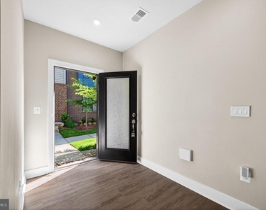 2421 Liberty Loop - Photo Thumbnail 2