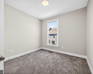 2421 Liberty Loop - Photo Thumbnail 19