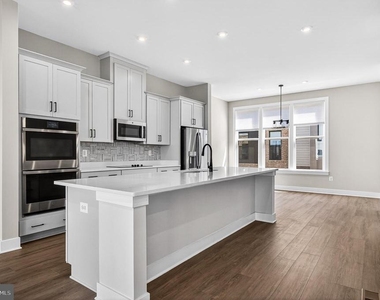 2421 Liberty Loop - Photo Thumbnail 13