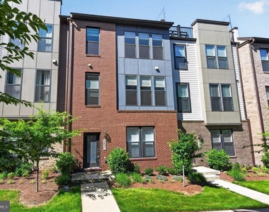 2421 Liberty Loop - Photo Thumbnail 1
