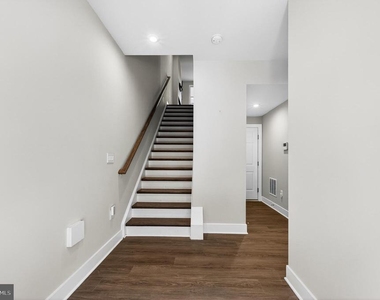 2421 Liberty Loop - Photo Thumbnail 6