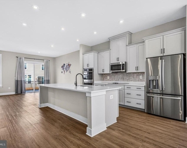 2421 Liberty Loop - Photo Thumbnail 12