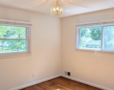 909 Cottage Street Sw - Photo Thumbnail 9
