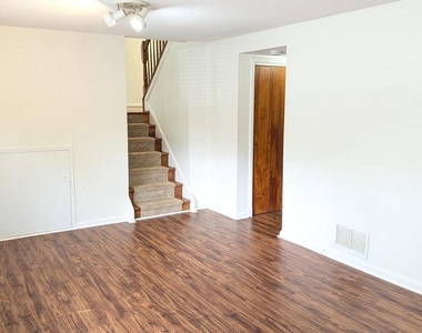 909 Cottage Street Sw - Photo Thumbnail 13