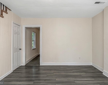 319 Wolfe Street - Photo Thumbnail 6