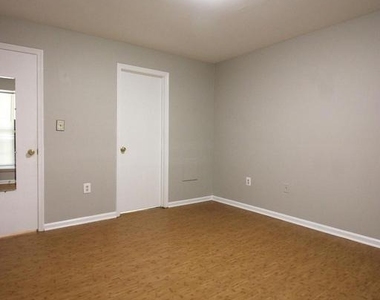 2604 S Arlington Mill Drive - Photo Thumbnail 9